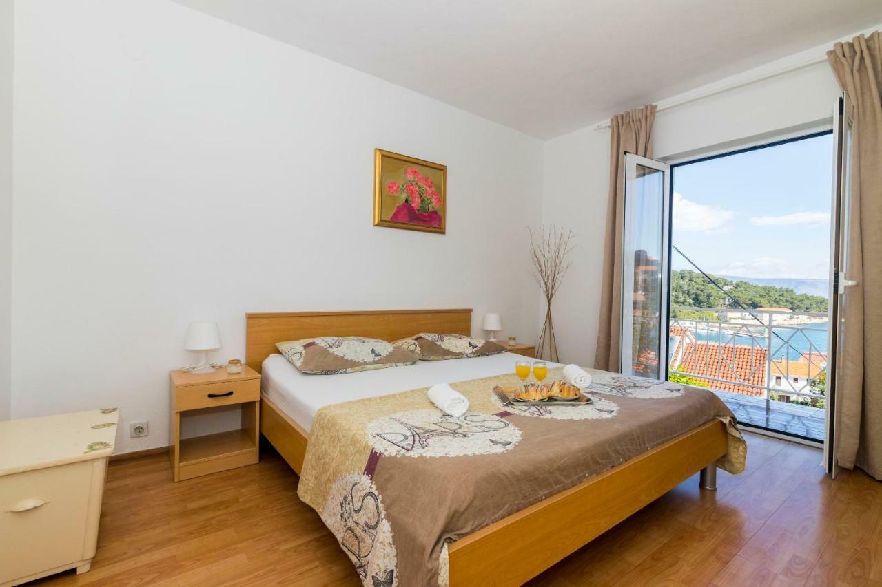 Apartments Palma Jelsa  Extérieur photo