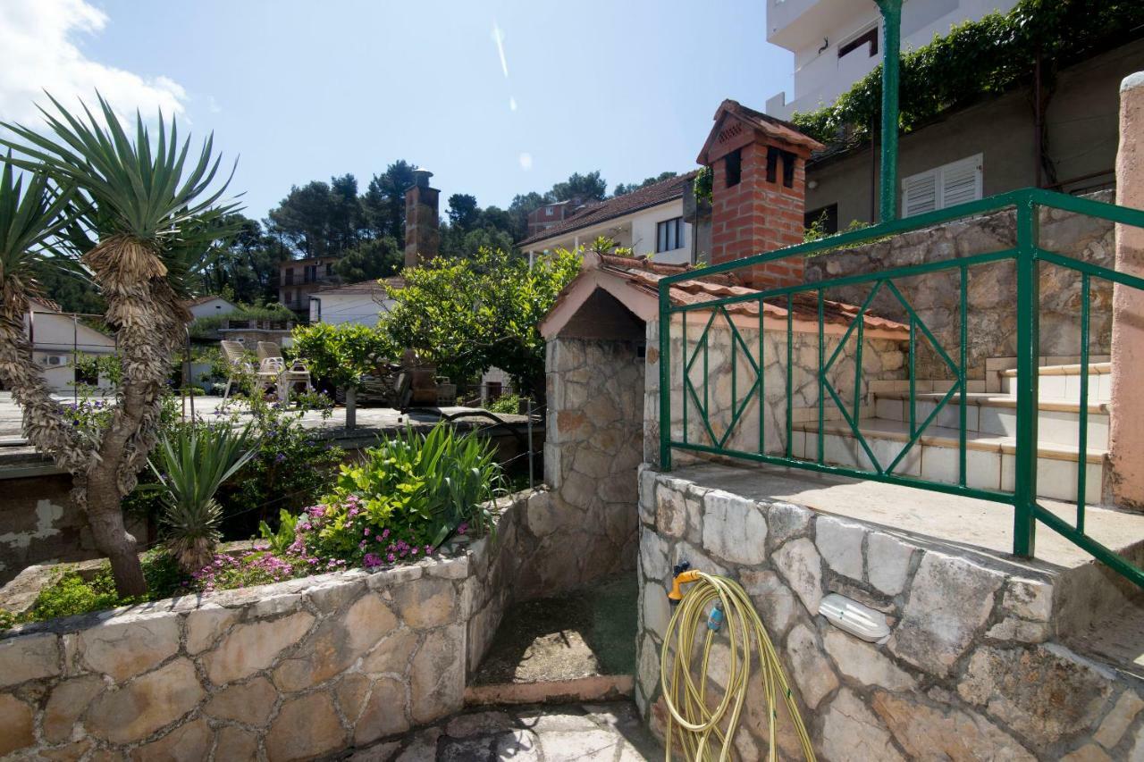 Apartments Palma Jelsa  Extérieur photo