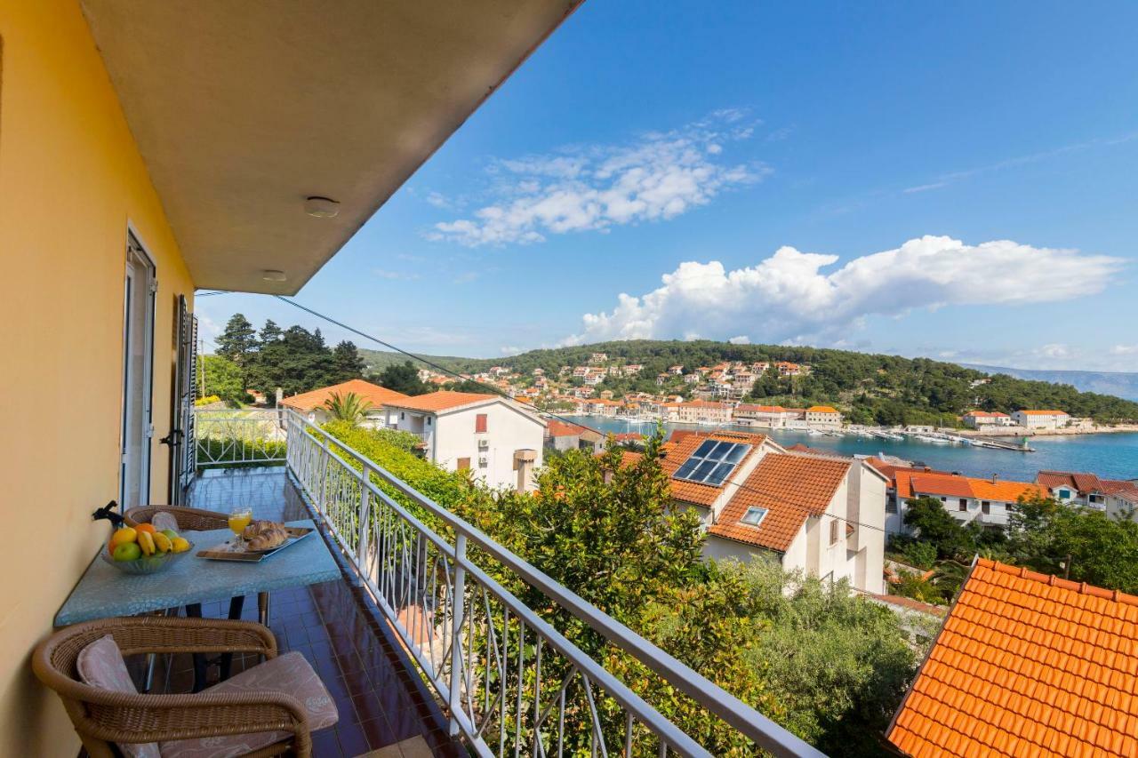 Apartments Palma Jelsa  Extérieur photo