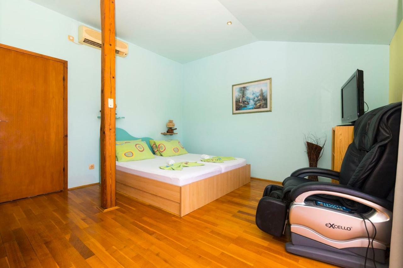 Apartments Palma Jelsa  Extérieur photo